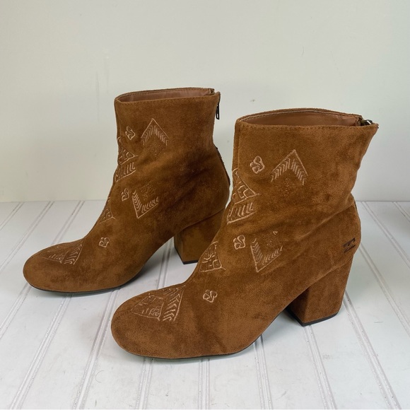 Billabong Shoes - Billabong Luna Desert Brown embroidered boots